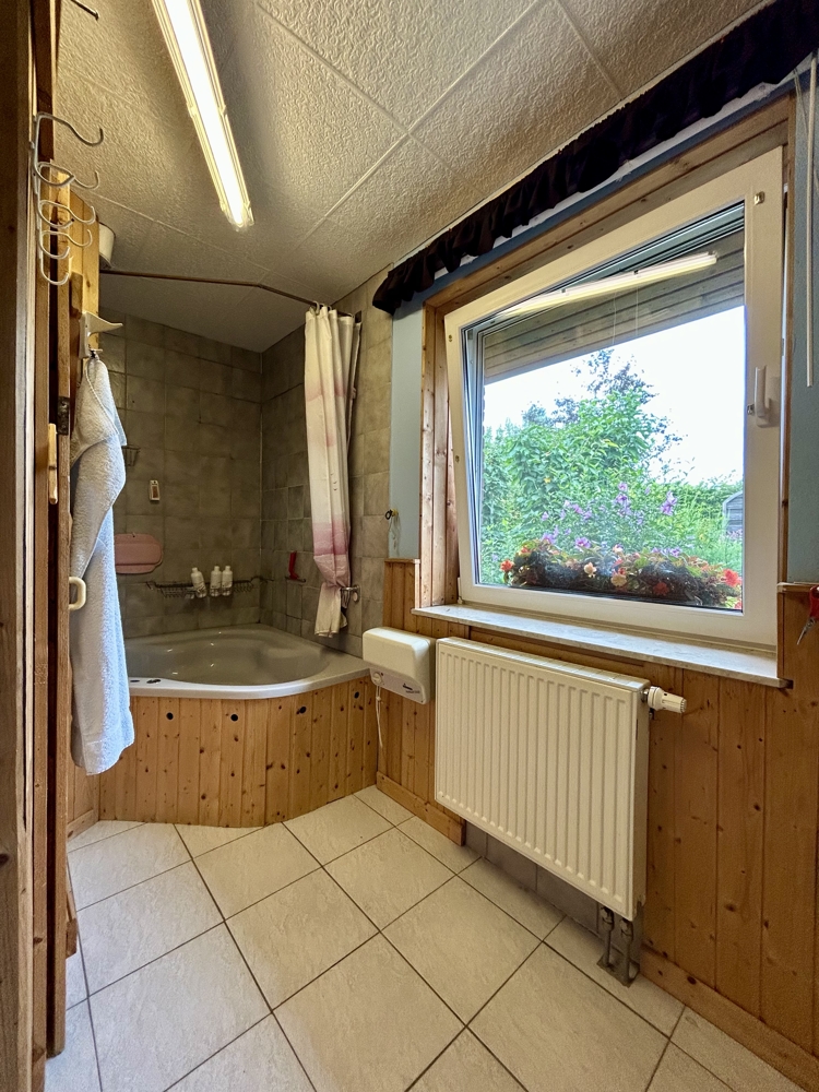 Sauna Raum mit Whirlpool