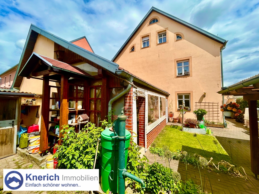 Aussenansicht mit Logo