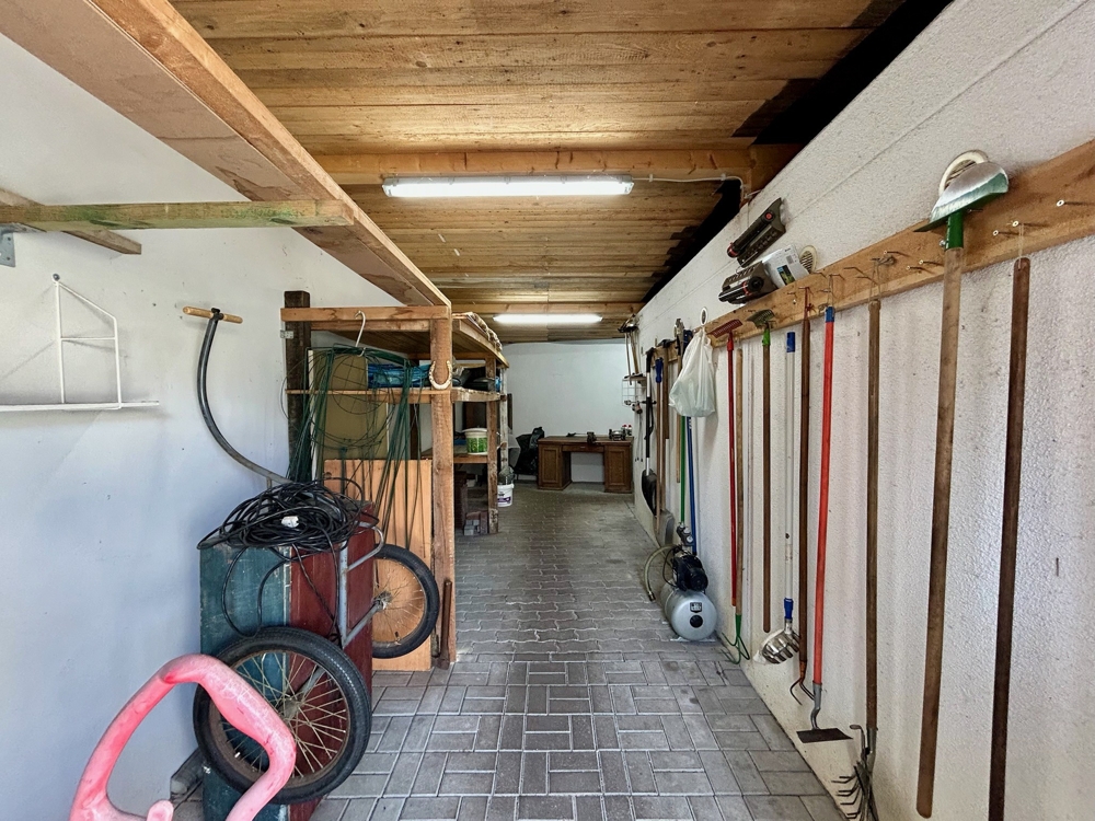 Abstellraum hinter Garage